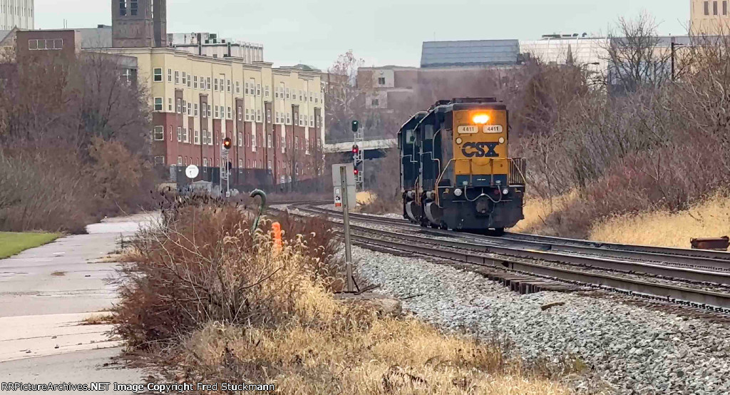 CSX 4411 tags along and sees the Exchange St. signals.